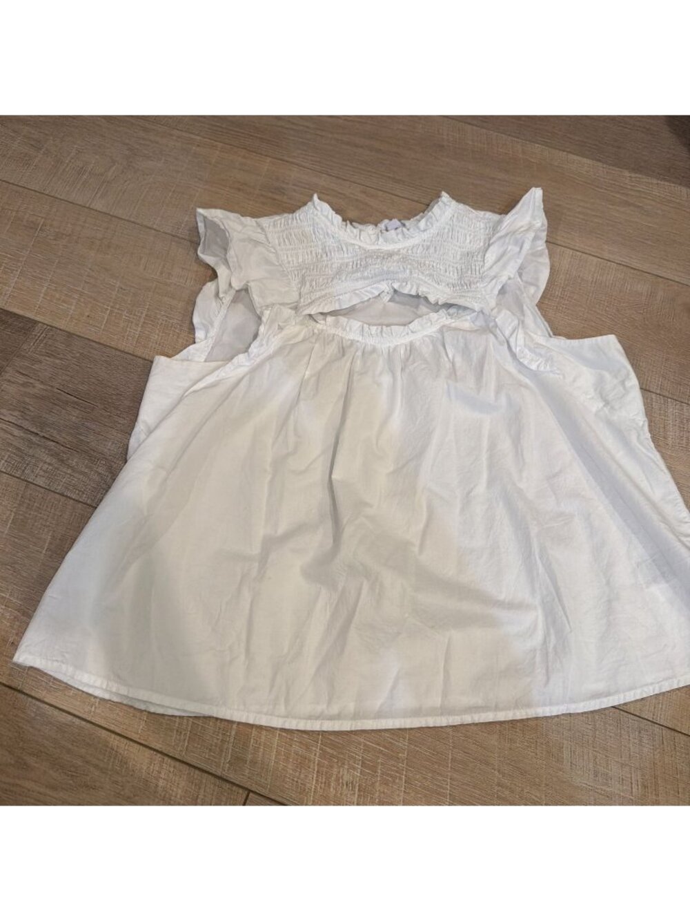 OLD NAVY WOMENS WHITE SHIRT SIZE M KEYHOLE FRONT